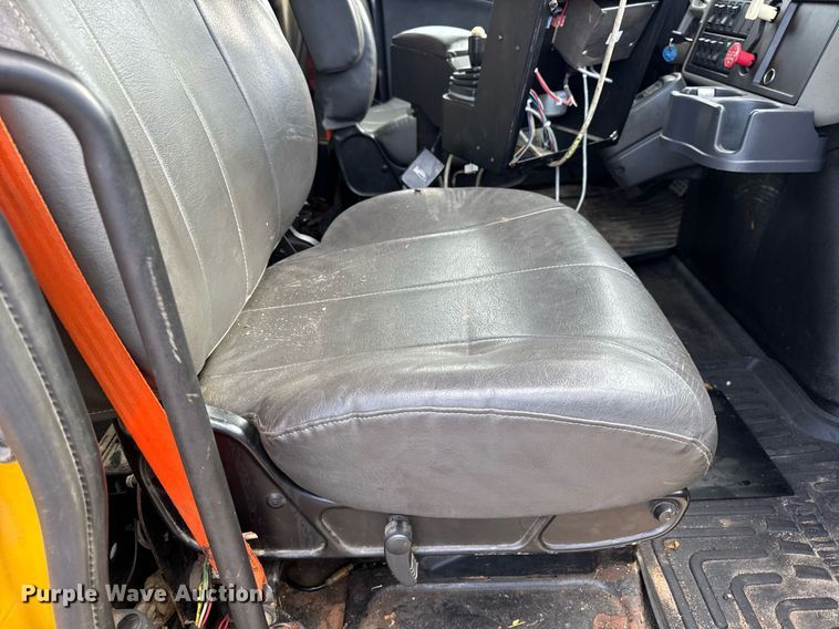 image for item EN4587 2009 International 7500 WorkStar dump truck