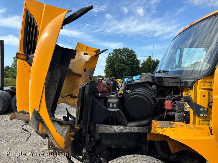 image for item EN4587 2009 International 7500 WorkStar dump truck