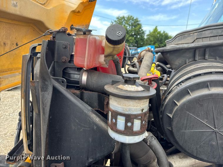 image for item EN4587 2009 International 7500 WorkStar dump truck