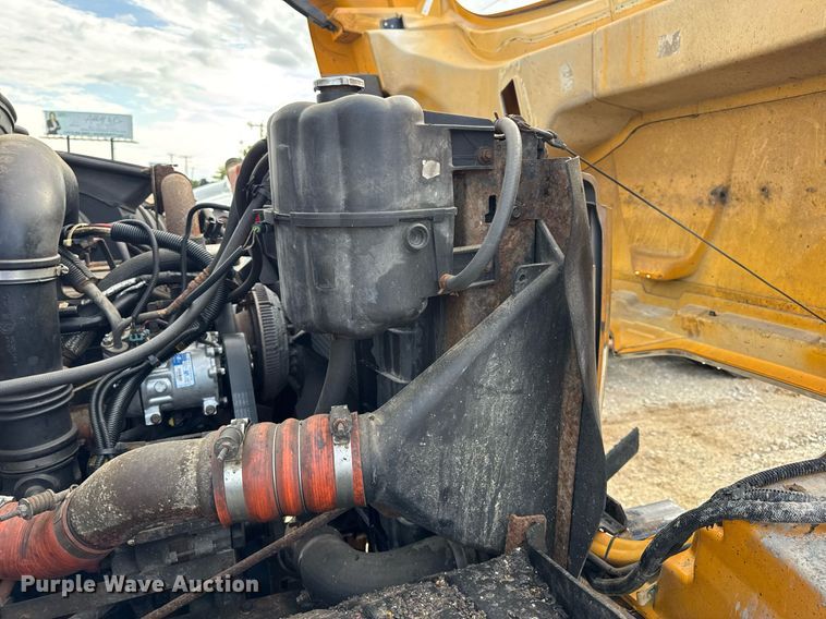 image for item EN4587 2009 International 7500 WorkStar dump truck