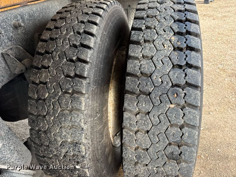 image for item EN4587 2009 International 7500 WorkStar dump truck