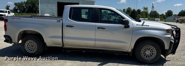 image for item EN4603 2020 Chevrolet  Silverado 1500 Crew Cab pickup truck