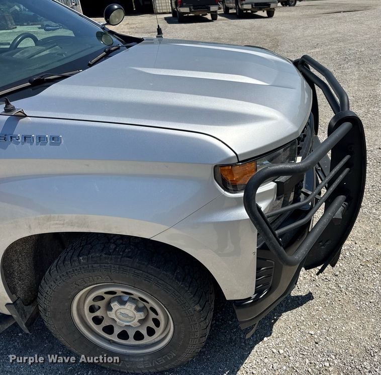 image for item EN4603 2020 Chevrolet  Silverado 1500 Crew Cab pickup truck