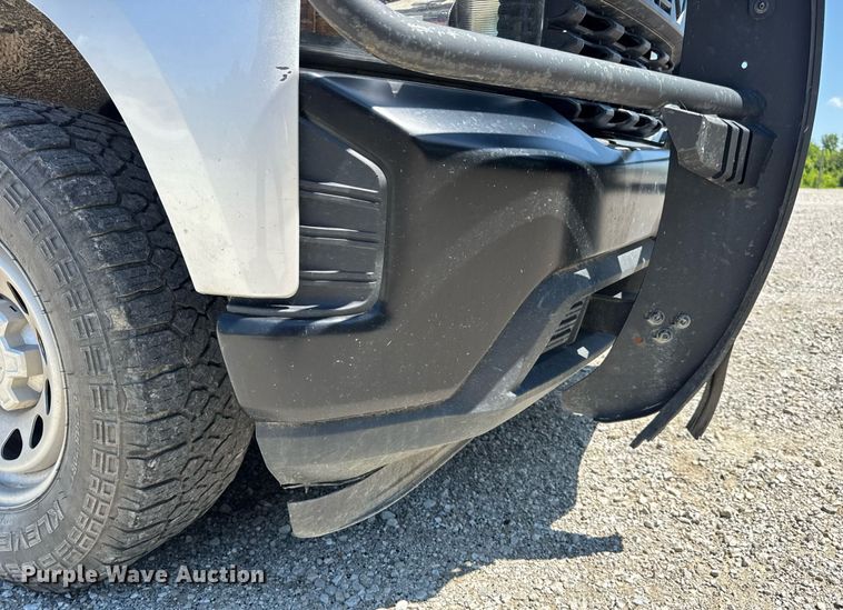 image for item EN4603 2020 Chevrolet  Silverado 1500 Crew Cab pickup truck