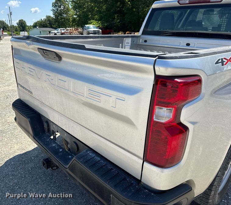 image for item EN4603 2020 Chevrolet  Silverado 1500 Crew Cab pickup truck