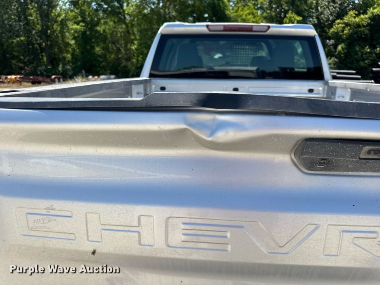 image for item EN4603 2020 Chevrolet  Silverado 1500 Crew Cab pickup truck