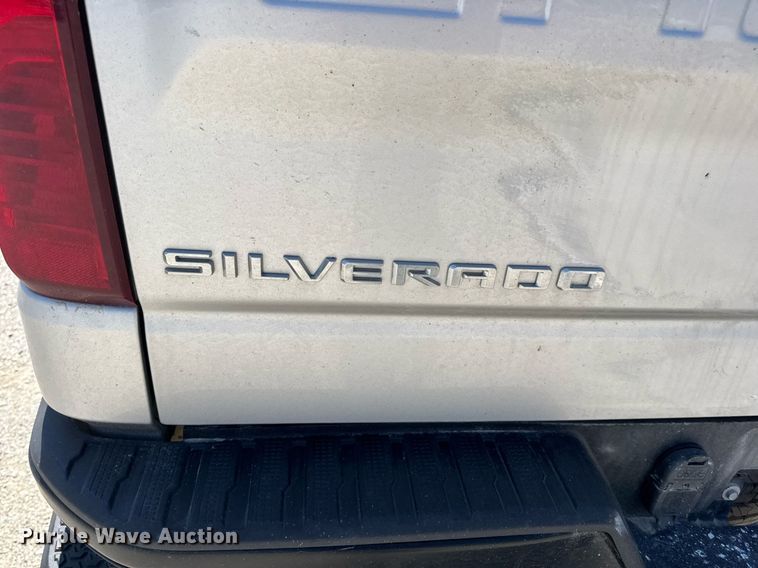 image for item EN4603 2020 Chevrolet  Silverado 1500 Crew Cab pickup truck