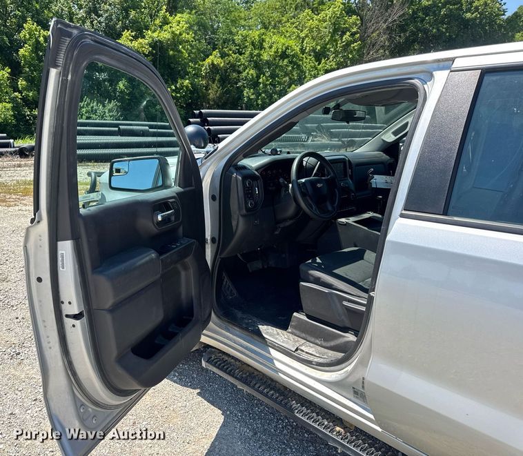 image for item EN4603 2020 Chevrolet  Silverado 1500 Crew Cab pickup truck