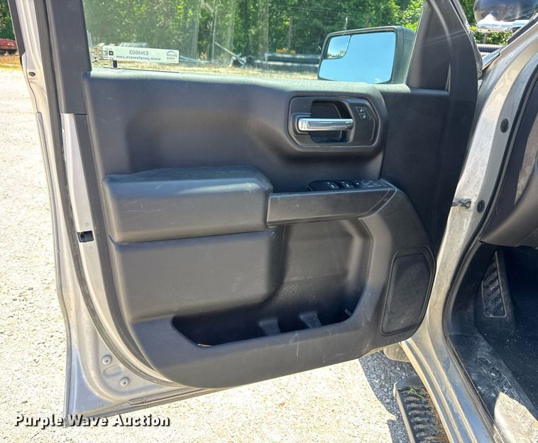 image for item EN4603 2020 Chevrolet  Silverado 1500 Crew Cab pickup truck