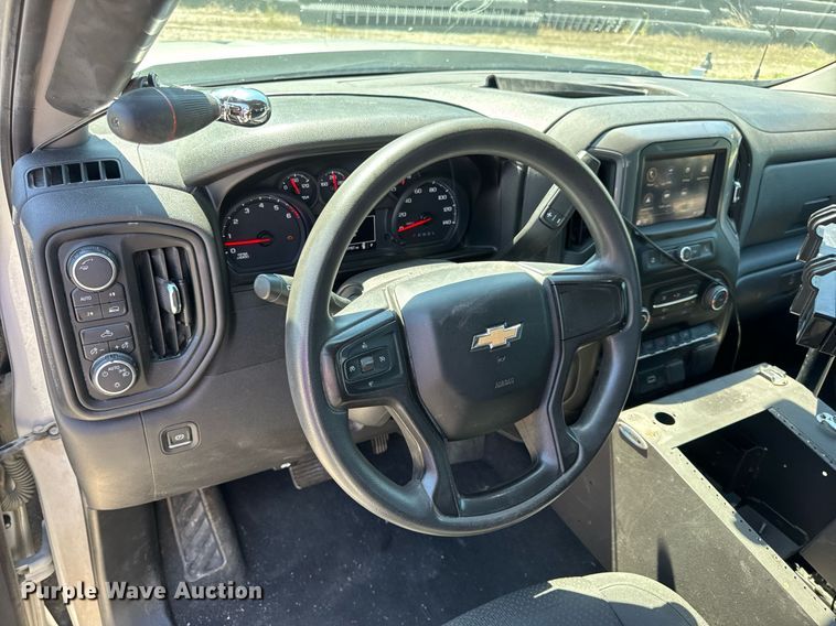 image for item EN4603 2020 Chevrolet  Silverado 1500 Crew Cab pickup truck