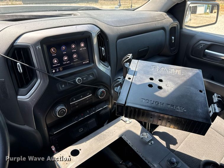 image for item EN4603 2020 Chevrolet  Silverado 1500 Crew Cab pickup truck