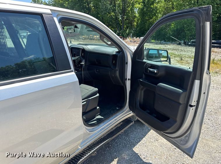 image for item EN4603 2020 Chevrolet  Silverado 1500 Crew Cab pickup truck