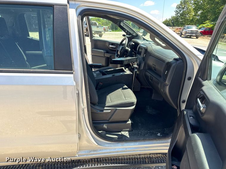 image for item EN4603 2020 Chevrolet  Silverado 1500 Crew Cab pickup truck