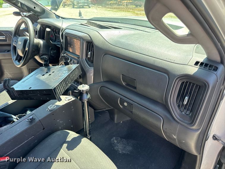 image for item EN4603 2020 Chevrolet  Silverado 1500 Crew Cab pickup truck