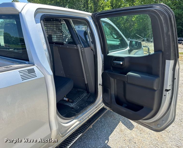 image for item EN4603 2020 Chevrolet  Silverado 1500 Crew Cab pickup truck