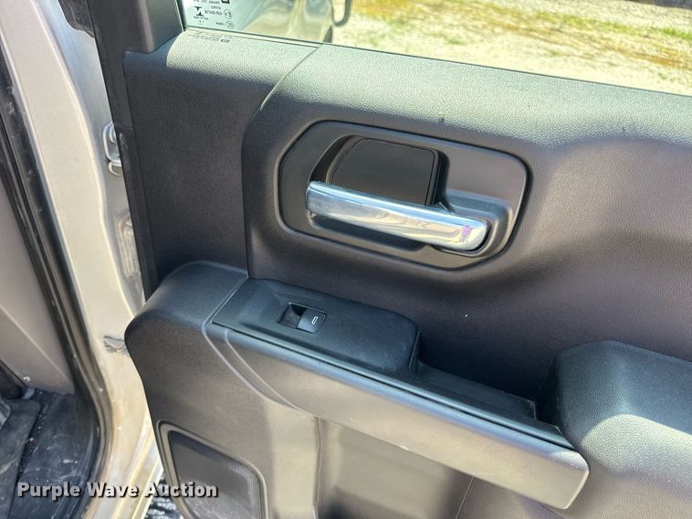 image for item EN4603 2020 Chevrolet  Silverado 1500 Crew Cab pickup truck