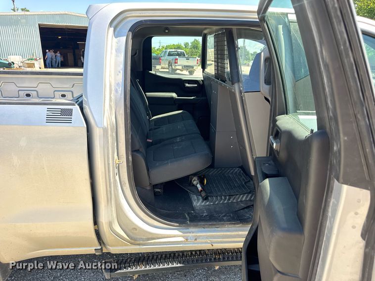 image for item EN4603 2020 Chevrolet  Silverado 1500 Crew Cab pickup truck