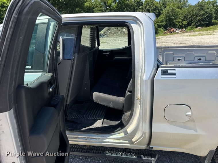 image for item EN4603 2020 Chevrolet  Silverado 1500 Crew Cab pickup truck