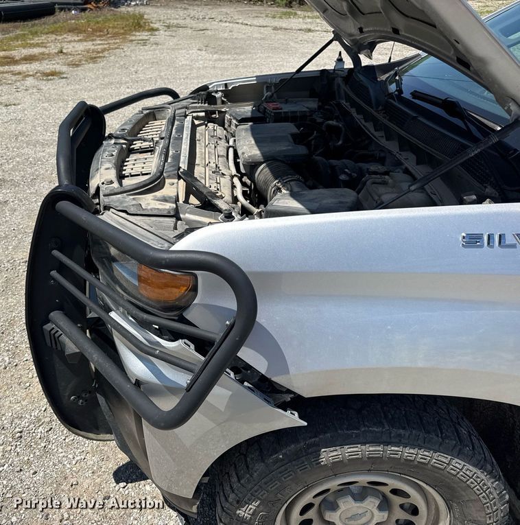 image for item EN4603 2020 Chevrolet  Silverado 1500 Crew Cab pickup truck