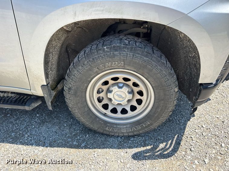 image for item EN4603 2020 Chevrolet  Silverado 1500 Crew Cab pickup truck