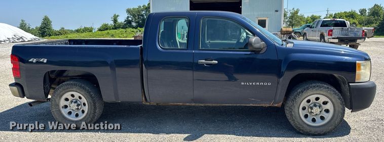 image for item EN4604 2011 Chevrolet  Silverado 1500 Ext. Cab pickup truck