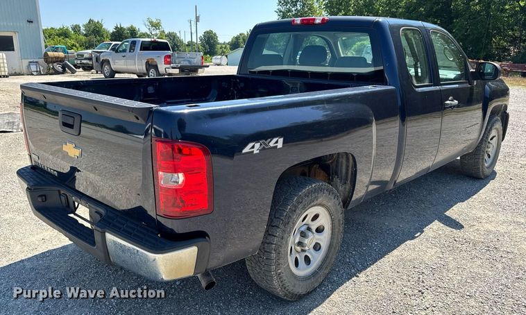 image for item EN4604 2011 Chevrolet  Silverado 1500 Ext. Cab pickup truck