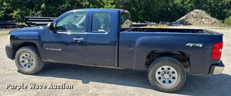 image for item EN4604 2011 Chevrolet  Silverado 1500 Ext. Cab pickup truck