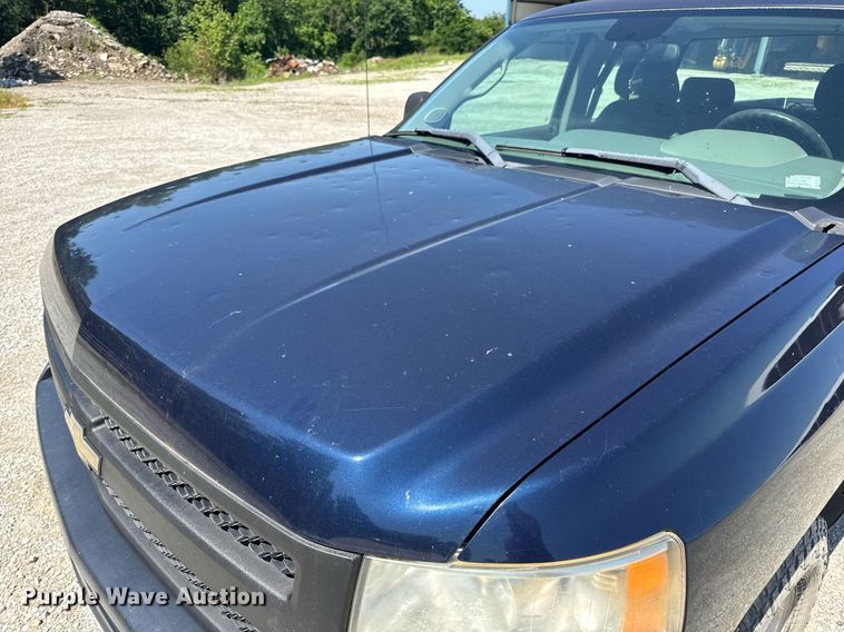 image for item EN4604 2011 Chevrolet  Silverado 1500 Ext. Cab pickup truck