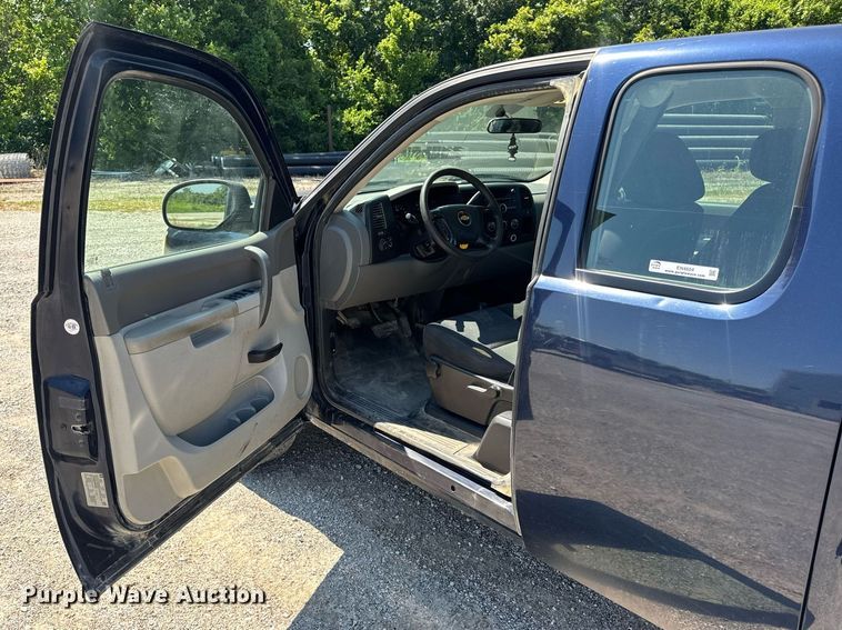 image for item EN4604 2011 Chevrolet  Silverado 1500 Ext. Cab pickup truck