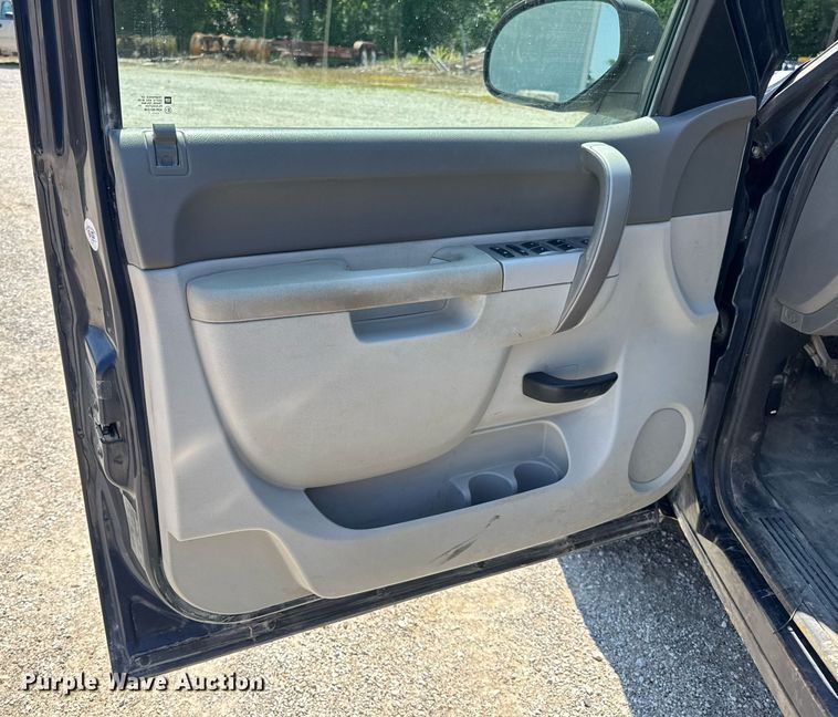 image for item EN4604 2011 Chevrolet  Silverado 1500 Ext. Cab pickup truck