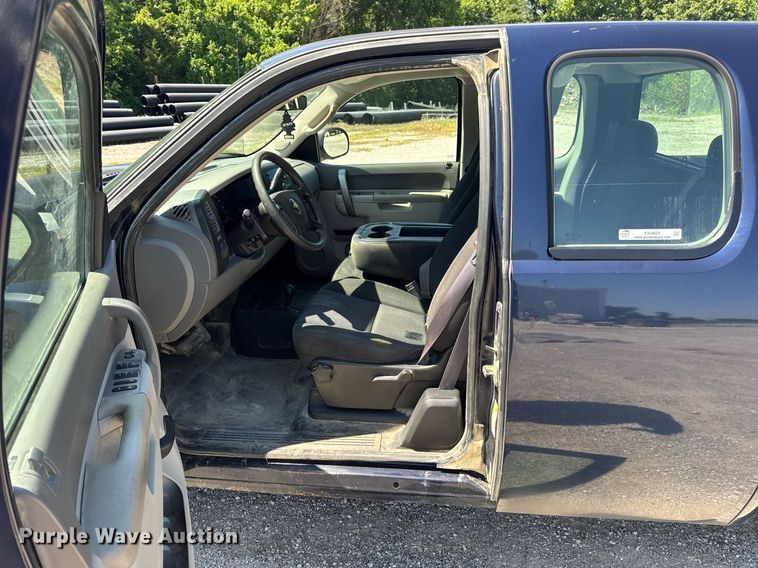 image for item EN4604 2011 Chevrolet  Silverado 1500 Ext. Cab pickup truck