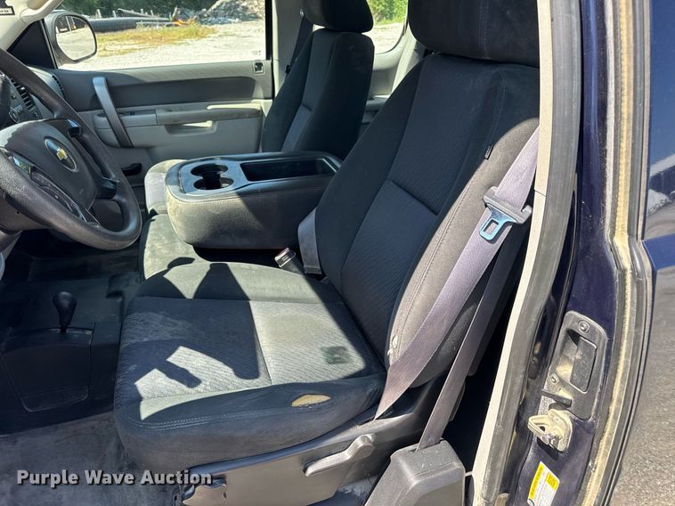 image for item EN4604 2011 Chevrolet  Silverado 1500 Ext. Cab pickup truck