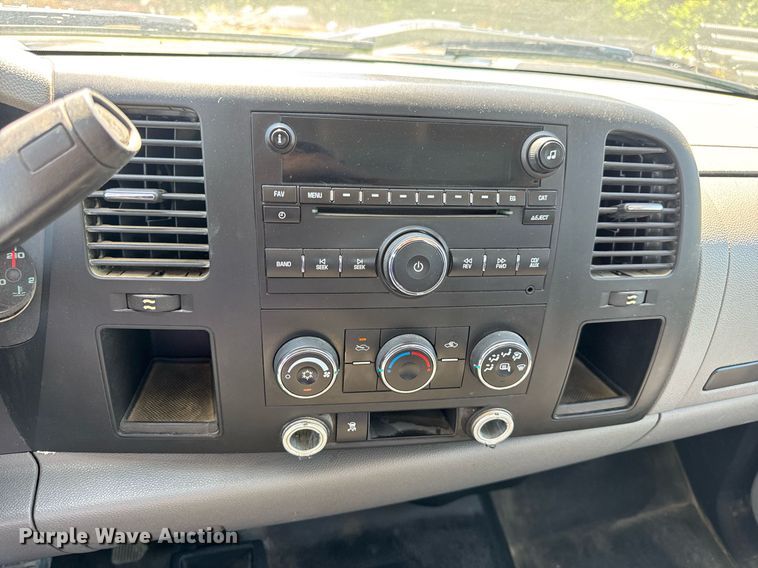 image for item EN4604 2011 Chevrolet  Silverado 1500 Ext. Cab pickup truck