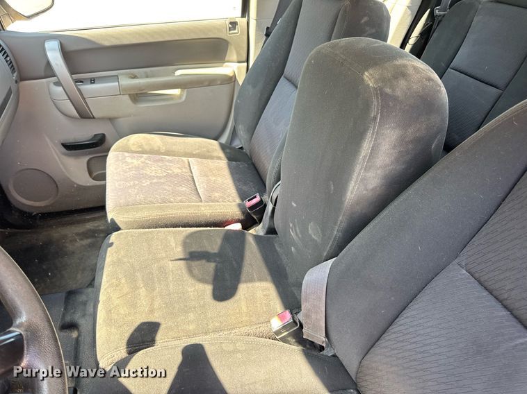 image for item EN4604 2011 Chevrolet  Silverado 1500 Ext. Cab pickup truck