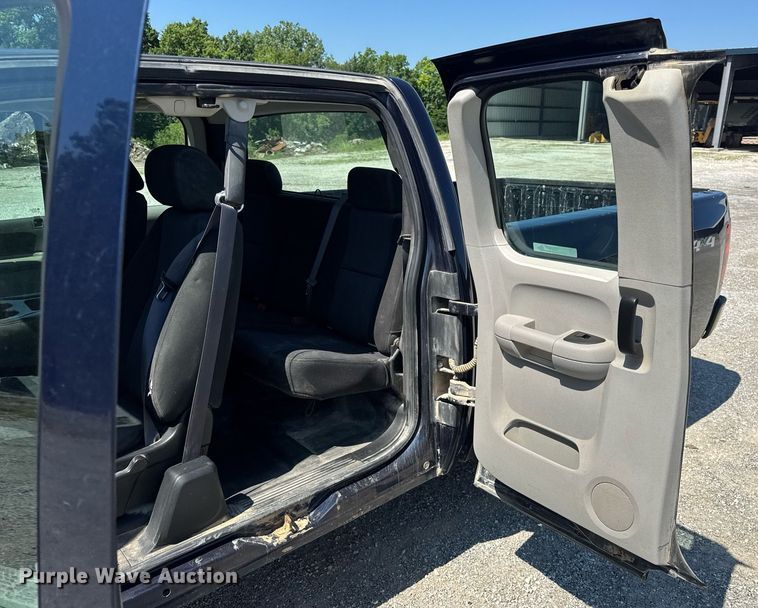 image for item EN4604 2011 Chevrolet  Silverado 1500 Ext. Cab pickup truck