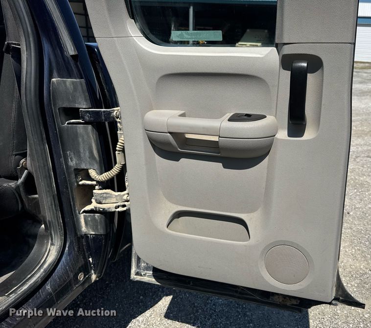 image for item EN4604 2011 Chevrolet  Silverado 1500 Ext. Cab pickup truck