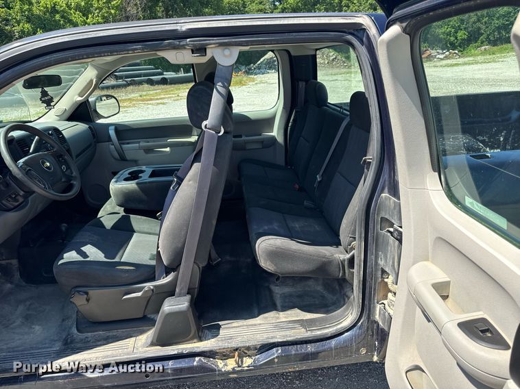 image for item EN4604 2011 Chevrolet  Silverado 1500 Ext. Cab pickup truck