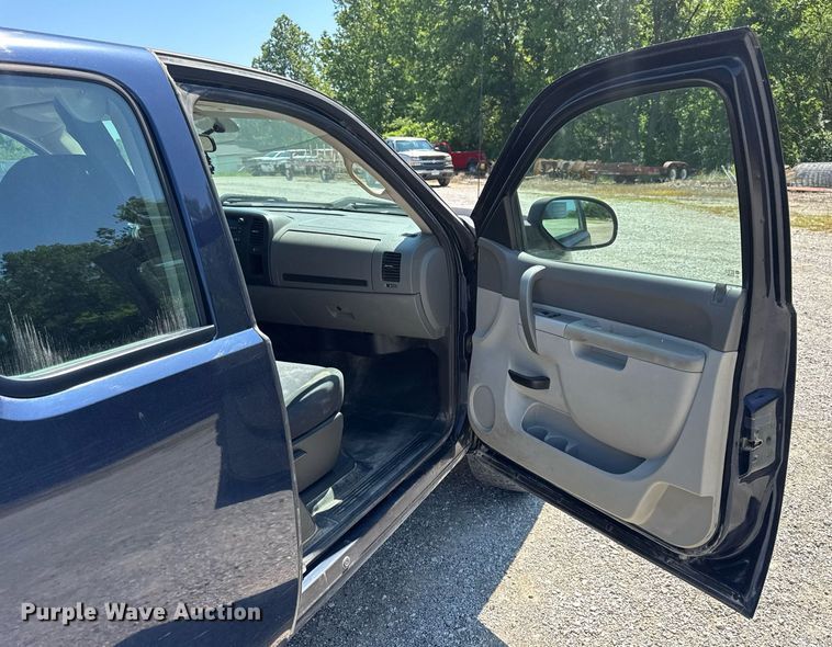 image for item EN4604 2011 Chevrolet  Silverado 1500 Ext. Cab pickup truck