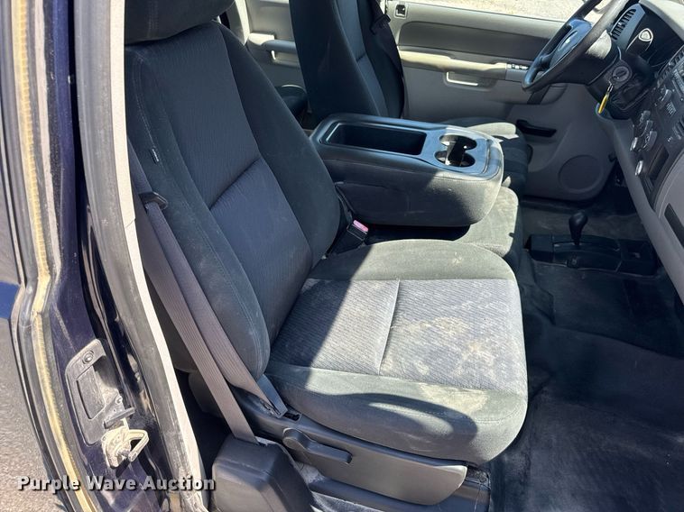 image for item EN4604 2011 Chevrolet  Silverado 1500 Ext. Cab pickup truck