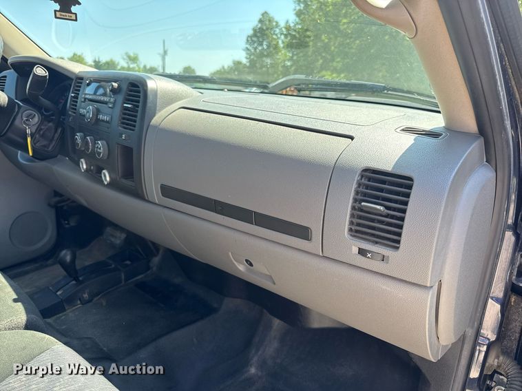 image for item EN4604 2011 Chevrolet  Silverado 1500 Ext. Cab pickup truck