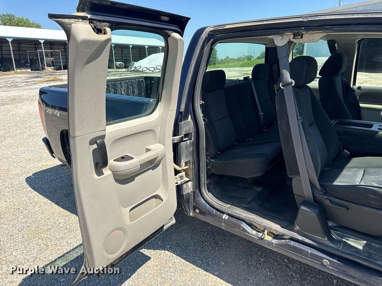 image for item EN4604 2011 Chevrolet  Silverado 1500 Ext. Cab pickup truck