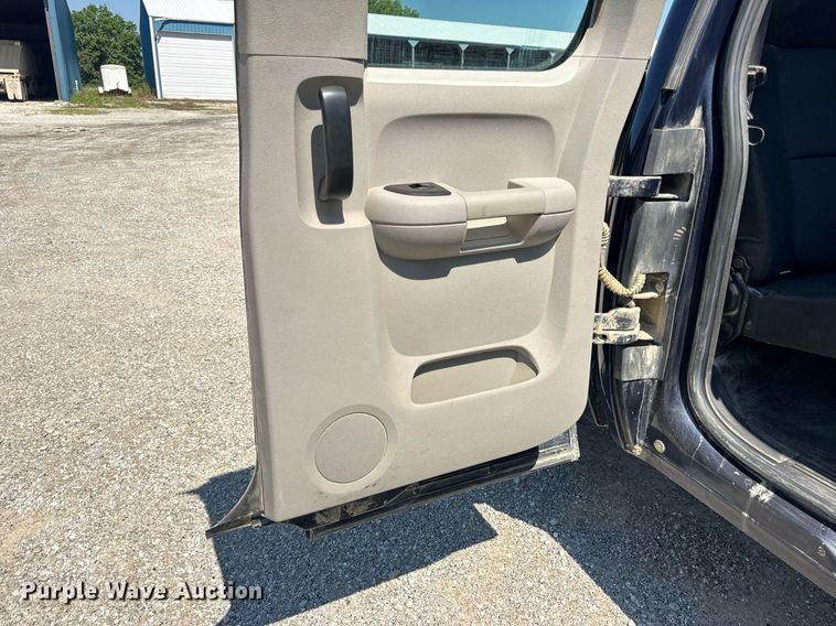 image for item EN4604 2011 Chevrolet  Silverado 1500 Ext. Cab pickup truck