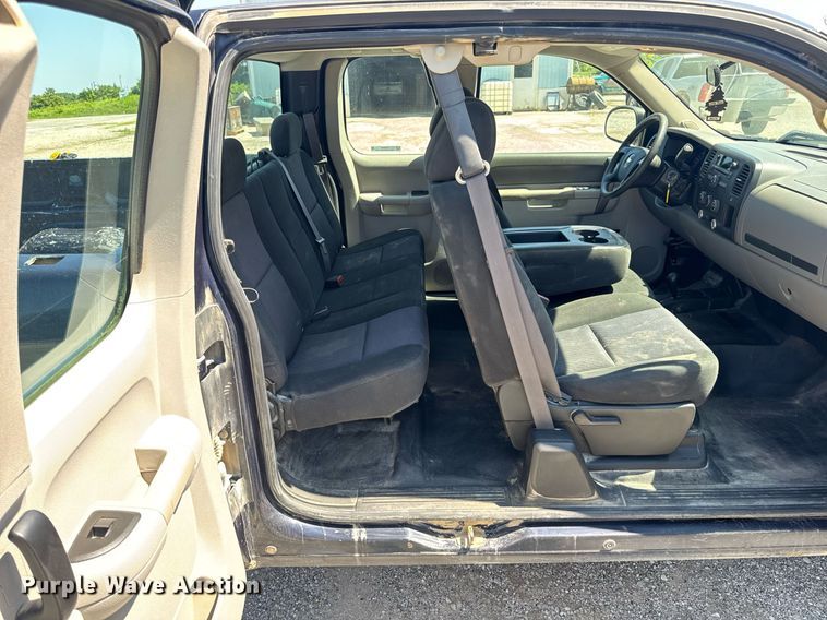 image for item EN4604 2011 Chevrolet  Silverado 1500 Ext. Cab pickup truck