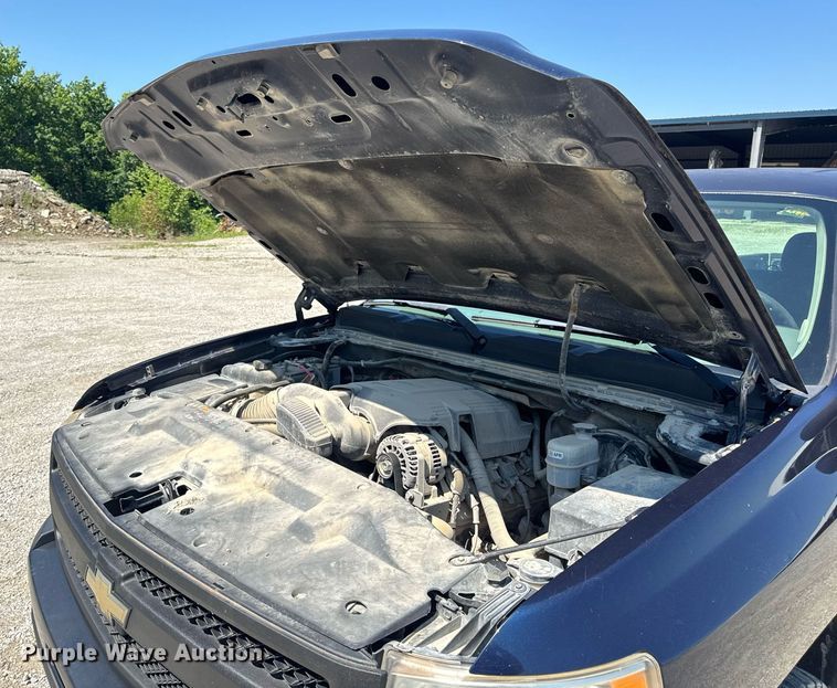 image for item EN4604 2011 Chevrolet  Silverado 1500 Ext. Cab pickup truck