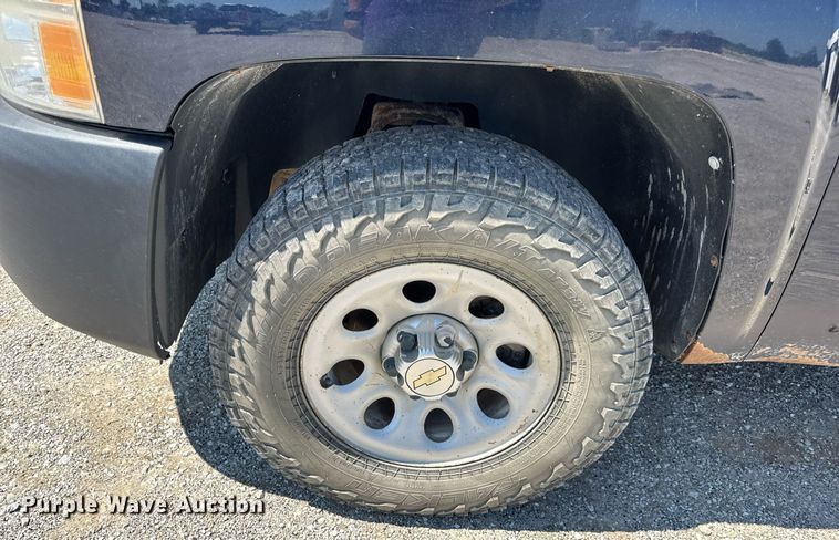 image for item EN4604 2011 Chevrolet  Silverado 1500 Ext. Cab pickup truck