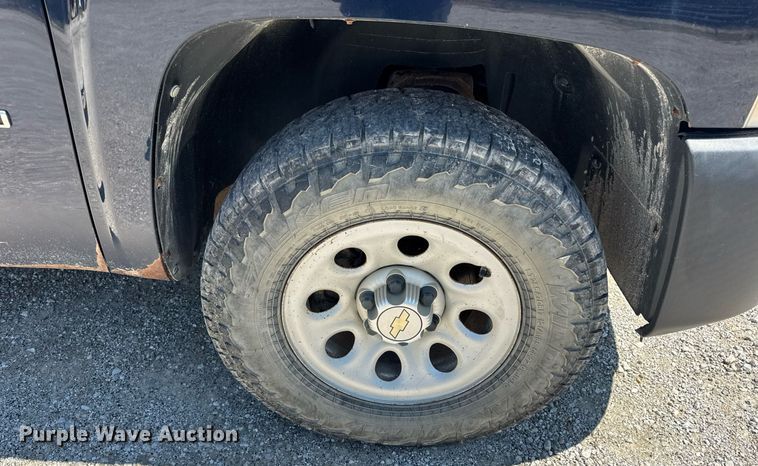 image for item EN4604 2011 Chevrolet  Silverado 1500 Ext. Cab pickup truck