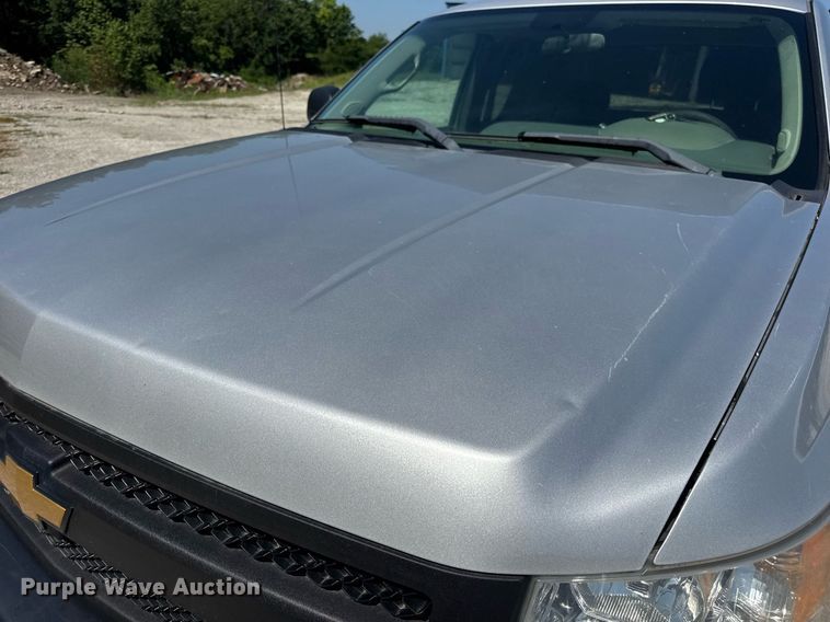 image for item EN4605 2012 Chevrolet  Silverado 1500 Ext. Cab pickup truck
