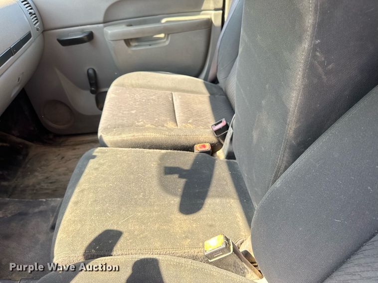 image for item EN4605 2012 Chevrolet  Silverado 1500 Ext. Cab pickup truck