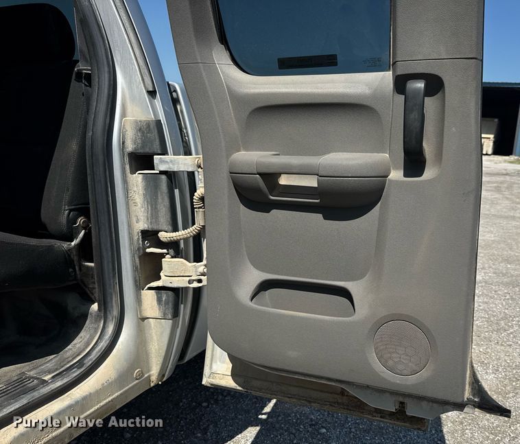 image for item EN4605 2012 Chevrolet  Silverado 1500 Ext. Cab pickup truck