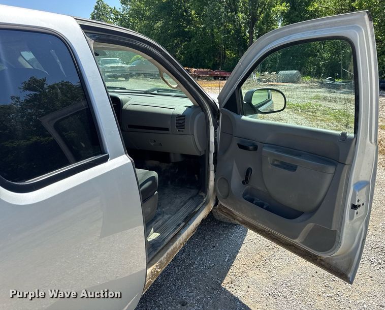 image for item EN4605 2012 Chevrolet  Silverado 1500 Ext. Cab pickup truck